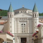 a-santa-rita-da-cascia-con-i-bambini-e1526642121471